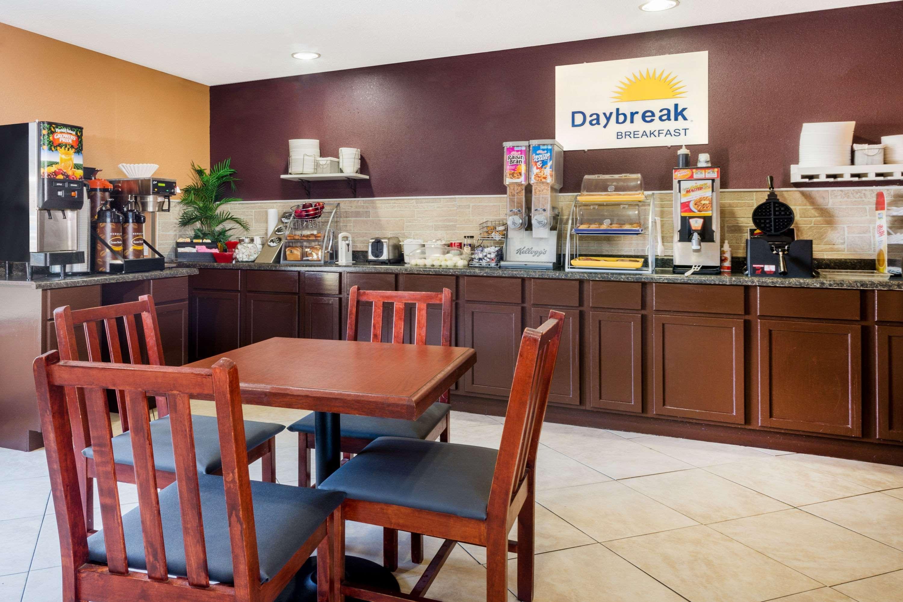 Days Inn By Wyndham Anderson In Exterior foto