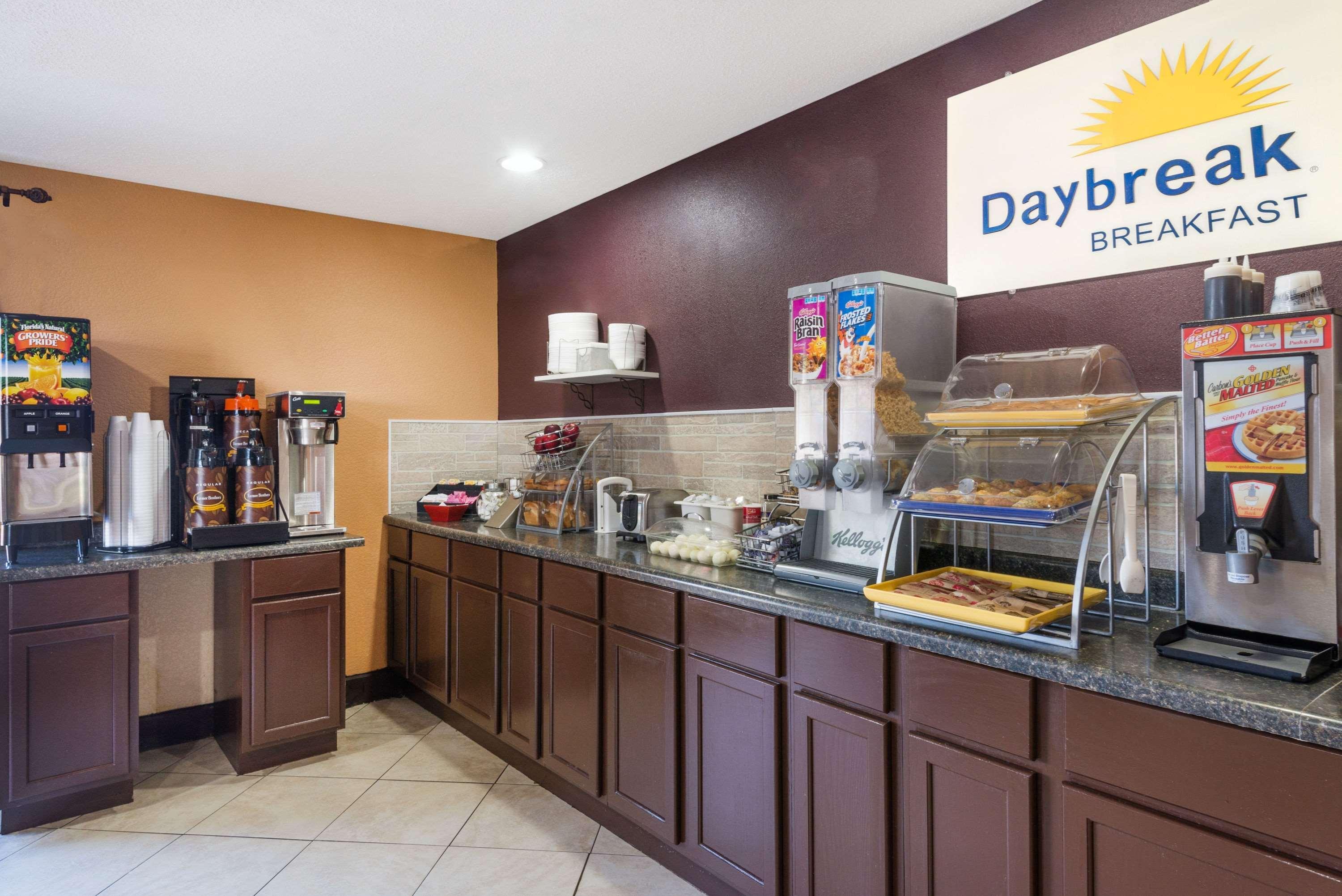 Days Inn By Wyndham Anderson In Exterior foto